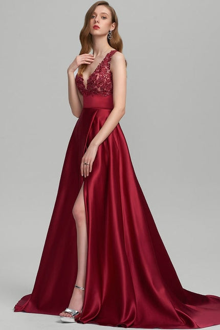 Robe Satinée Bordeaux Décolleté Plongeant