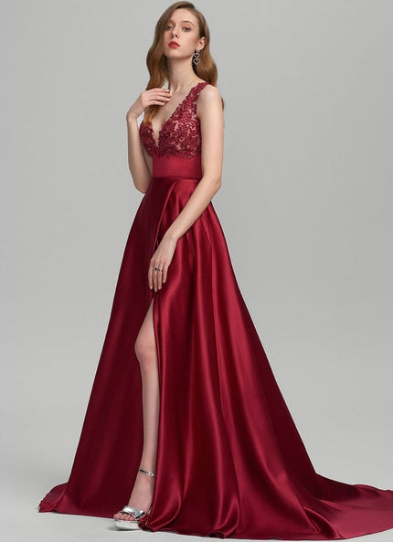 Robe Satinée Bordeaux Décolleté Plongeant